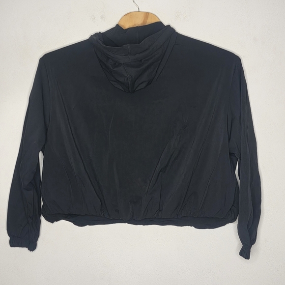 NEW Fabletics 2XL / 1X Black Windbreaker Jacket Full Zip Women's - Picture 2 of 5